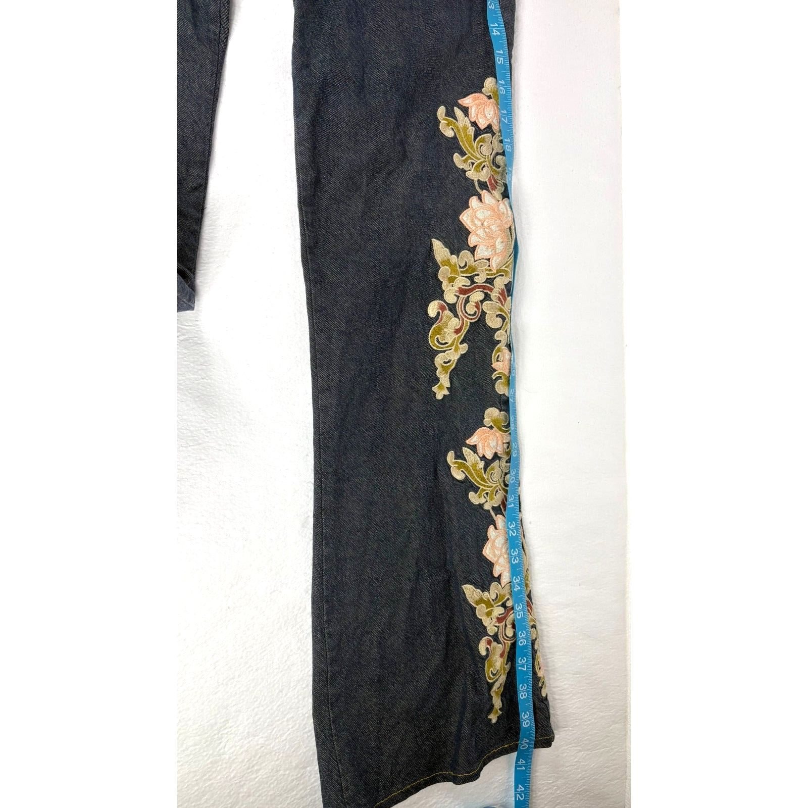 Under The Canopy Jeans Bell Bottoms Vintage Floral Embroidered Flare Size 4 — image 8 of 8